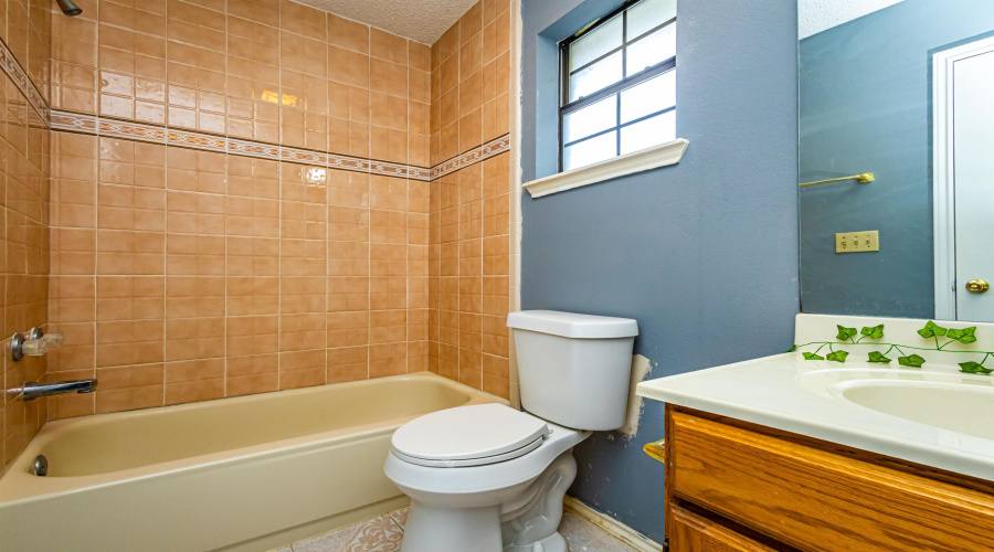 344 Lily Ln, LAREDO, Texas 78046, 2 Bedrooms Bedrooms, 6 Rooms Rooms,2 BathroomsBathrooms,Residential,For Sale,344 Lily Ln,20262226