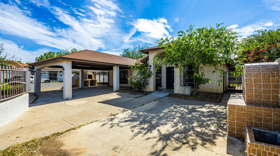 344 Lily Ln, LAREDO, Texas 78046, 2 Bedrooms Bedrooms, 6 Rooms Rooms,2 BathroomsBathrooms,Residential,For Sale,344 Lily Ln,20262226