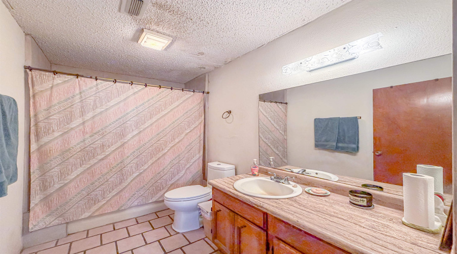 587 Garza Jones Ln., LAREDO, Texas 78045, 4 Bedrooms Bedrooms, 8 Rooms Rooms,3 BathroomsBathrooms,Residential,For Sale,587 Garza Jones Ln.,20262228