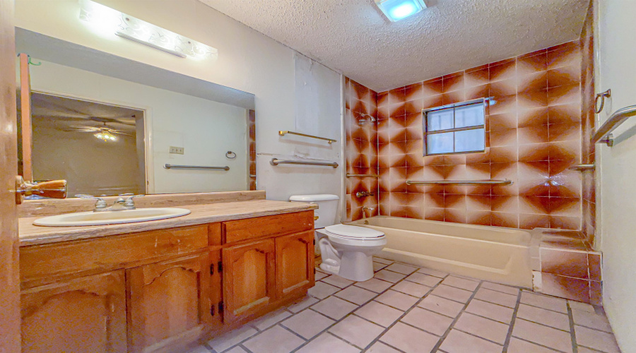 587 Garza Jones Ln., LAREDO, Texas 78045, 4 Bedrooms Bedrooms, 8 Rooms Rooms,3 BathroomsBathrooms,Residential,For Sale,587 Garza Jones Ln.,20262228