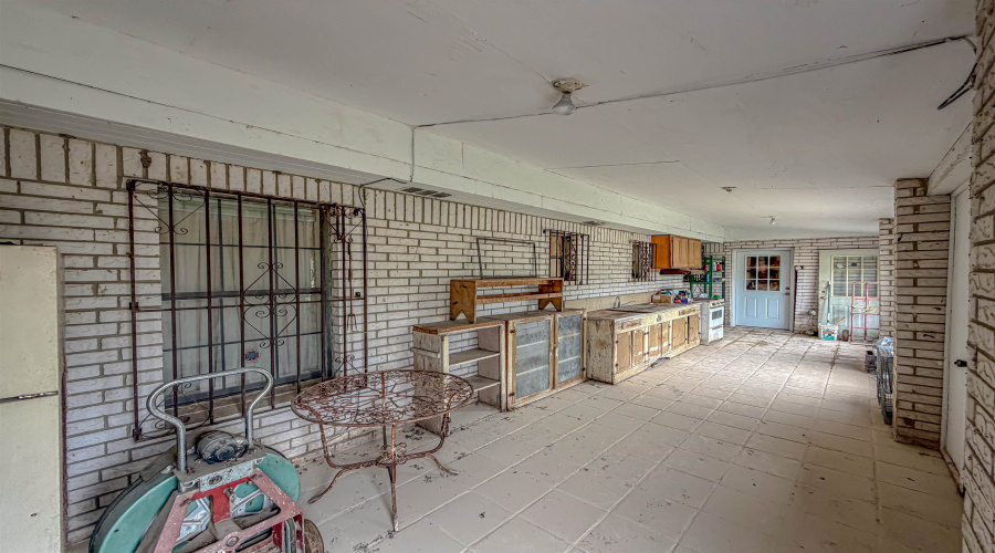 587 Garza Jones Ln., LAREDO, Texas 78045, 4 Bedrooms Bedrooms, 8 Rooms Rooms,3 BathroomsBathrooms,Residential,For Sale,587 Garza Jones Ln.,20262228