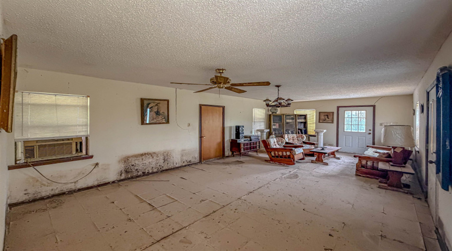 587 Garza Jones Ln., LAREDO, Texas 78045, 4 Bedrooms Bedrooms, 8 Rooms Rooms,3 BathroomsBathrooms,Residential,For Sale,587 Garza Jones Ln.,20262228