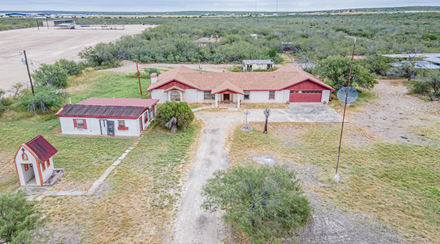 587 Garza Jones Ln., LAREDO, Texas 78045, 4 Bedrooms Bedrooms, 8 Rooms Rooms,3 BathroomsBathrooms,Residential,For Sale,587 Garza Jones Ln.,20262228