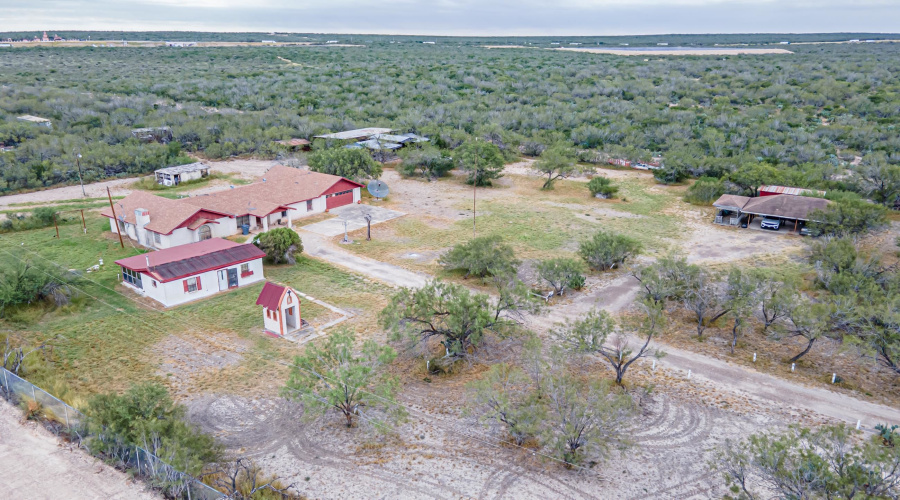 587 Garza Jones Ln., LAREDO, Texas 78045, 4 Bedrooms Bedrooms, 8 Rooms Rooms,3 BathroomsBathrooms,Residential,For Sale,587 Garza Jones Ln.,20262228