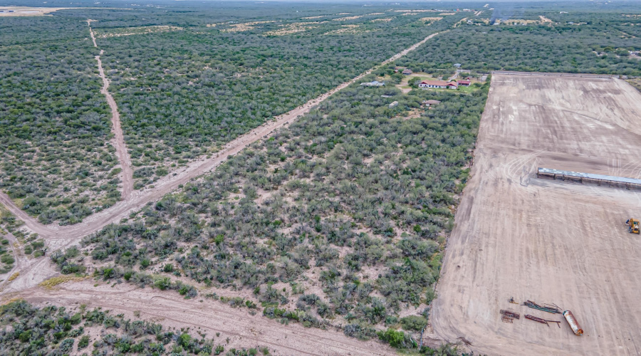 587 Garza Jones Ln., LAREDO, Texas 78045, 4 Bedrooms Bedrooms, 8 Rooms Rooms,3 BathroomsBathrooms,Residential,For Sale,587 Garza Jones Ln.,20262228