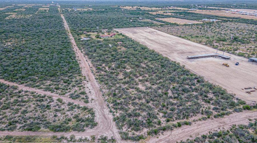 587 Garza Jones Ln., LAREDO, Texas 78045, 4 Bedrooms Bedrooms, 8 Rooms Rooms,3 BathroomsBathrooms,Residential,For Sale,587 Garza Jones Ln.,20262228