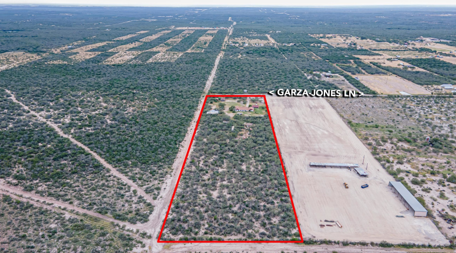 587 Garza Jones Ln., LAREDO, Texas 78045, 4 Bedrooms Bedrooms, 8 Rooms Rooms,3 BathroomsBathrooms,Residential,For Sale,587 Garza Jones Ln.,20262228
