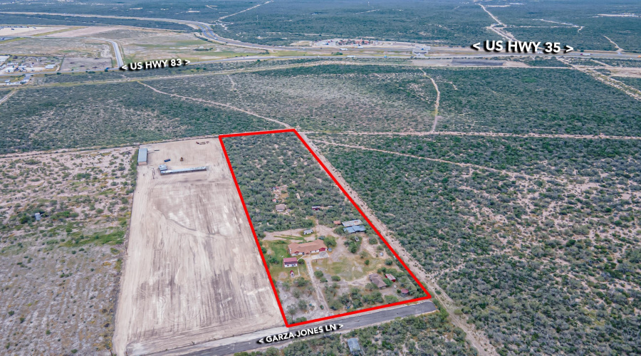 587 Garza Jones Ln., LAREDO, Texas 78045, 4 Bedrooms Bedrooms, 8 Rooms Rooms,3 BathroomsBathrooms,Residential,For Sale,587 Garza Jones Ln.,20262228