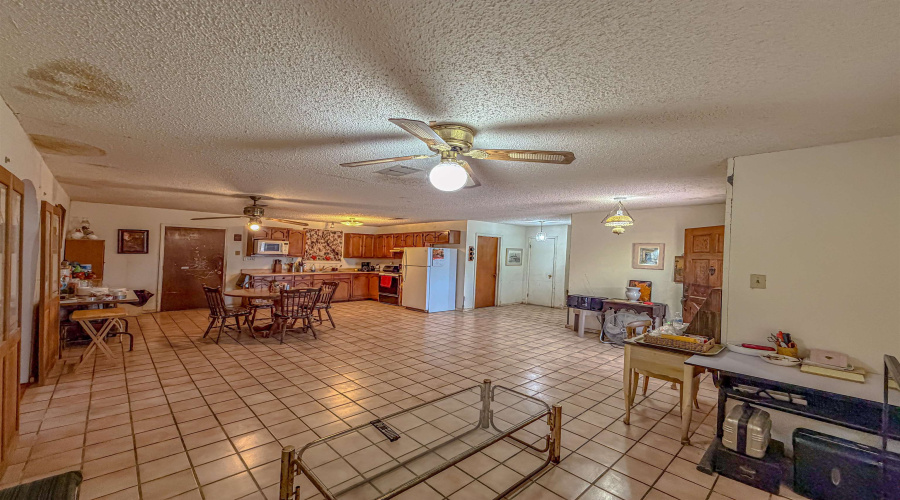 587 Garza Jones Ln., LAREDO, Texas 78045, 4 Bedrooms Bedrooms, 8 Rooms Rooms,3 BathroomsBathrooms,Residential,For Sale,587 Garza Jones Ln.,20262228