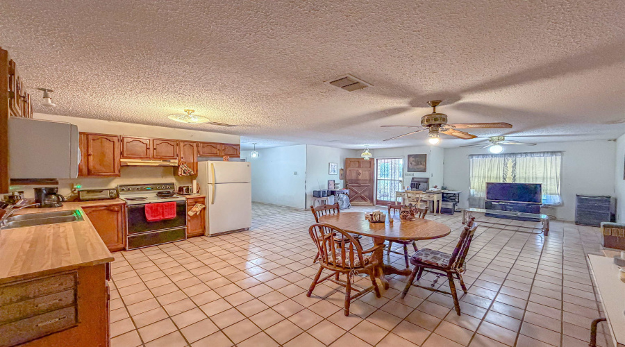 587 Garza Jones Ln., LAREDO, Texas 78045, 4 Bedrooms Bedrooms, 8 Rooms Rooms,3 BathroomsBathrooms,Residential,For Sale,587 Garza Jones Ln.,20262228