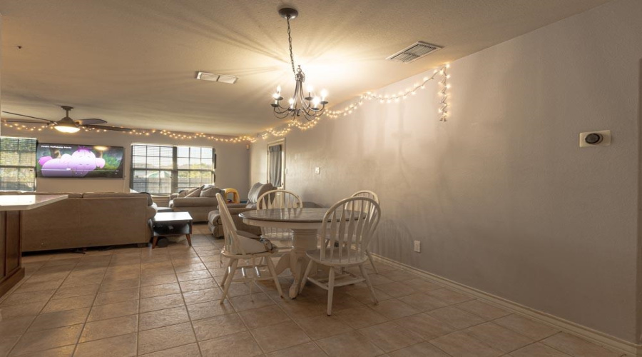 1520 Denmark Ln, Laredo, Texas 78045, 3 Bedrooms Bedrooms, 6 Rooms Rooms,2 BathroomsBathrooms,Residential,For Sale,1520 Denmark Ln,20262229