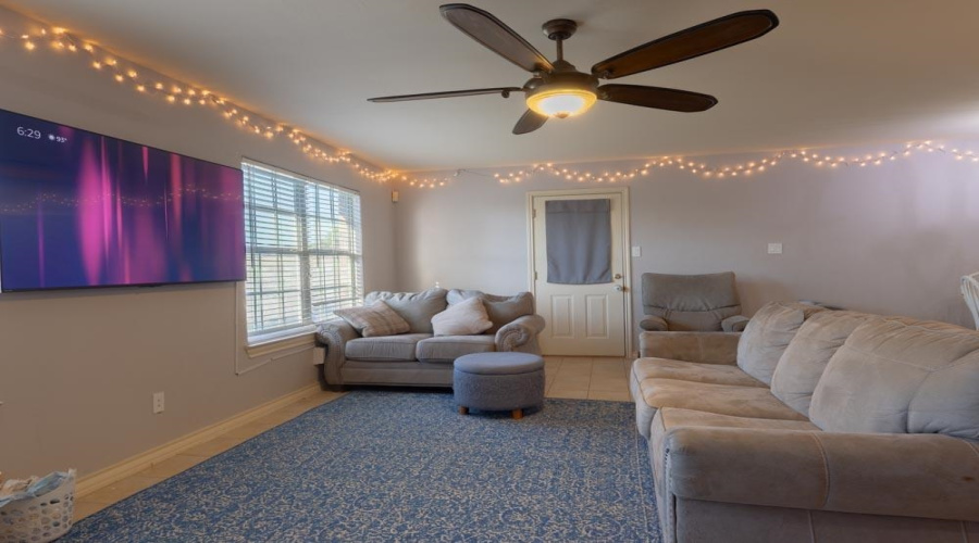 1520 Denmark Ln, Laredo, Texas 78045, 3 Bedrooms Bedrooms, 6 Rooms Rooms,2 BathroomsBathrooms,Residential,For Sale,1520 Denmark Ln,20262229