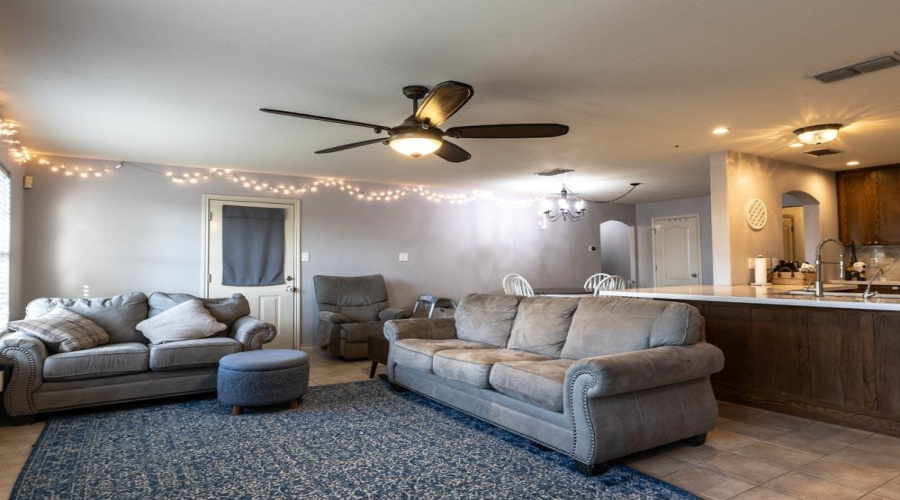 1520 Denmark Ln, Laredo, Texas 78045, 3 Bedrooms Bedrooms, 6 Rooms Rooms,2 BathroomsBathrooms,Residential,For Sale,1520 Denmark Ln,20262229
