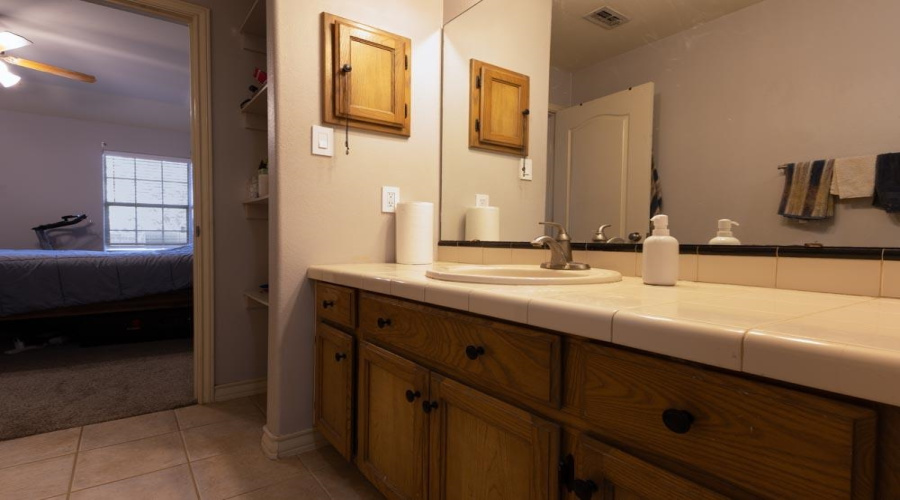 1520 Denmark Ln, Laredo, Texas 78045, 3 Bedrooms Bedrooms, 6 Rooms Rooms,2 BathroomsBathrooms,Residential,For Sale,1520 Denmark Ln,20262229