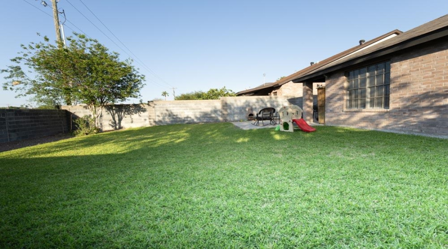 1520 Denmark Ln, Laredo, Texas 78045, 3 Bedrooms Bedrooms, 6 Rooms Rooms,2 BathroomsBathrooms,Residential,For Sale,1520 Denmark Ln,20262229