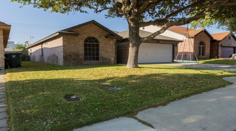 1520 Denmark Ln, Laredo, Texas 78045, 3 Bedrooms Bedrooms, 6 Rooms Rooms,2 BathroomsBathrooms,Residential,For Sale,1520 Denmark Ln,20262229