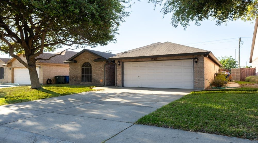 1520 Denmark Ln, Laredo, Texas 78045, 3 Bedrooms Bedrooms, 6 Rooms Rooms,2 BathroomsBathrooms,Residential,For Sale,1520 Denmark Ln,20262229