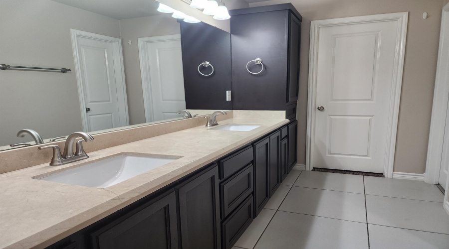 218 John Irving Dr., Laredo, Texas 78041, 3 Bedrooms Bedrooms, 6 Rooms Rooms,2 BathroomsBathrooms,Residential,For Rent,218 John Irving Dr.,20262239