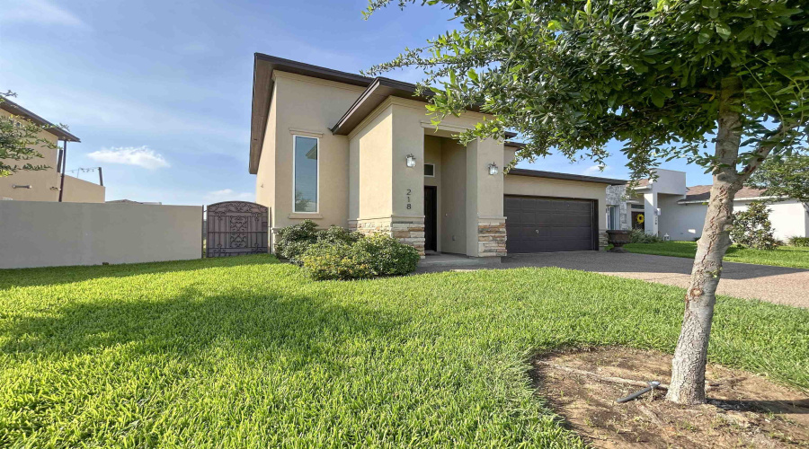 218 John Irving Dr., Laredo, Texas 78041, 3 Bedrooms Bedrooms, 6 Rooms Rooms,2 BathroomsBathrooms,Residential,For Rent,218 John Irving Dr.,20262239