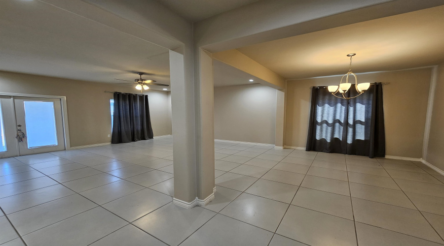 218 John Irving Dr., Laredo, Texas 78041, 3 Bedrooms Bedrooms, 6 Rooms Rooms,2 BathroomsBathrooms,Residential,For Rent,218 John Irving Dr.,20262239