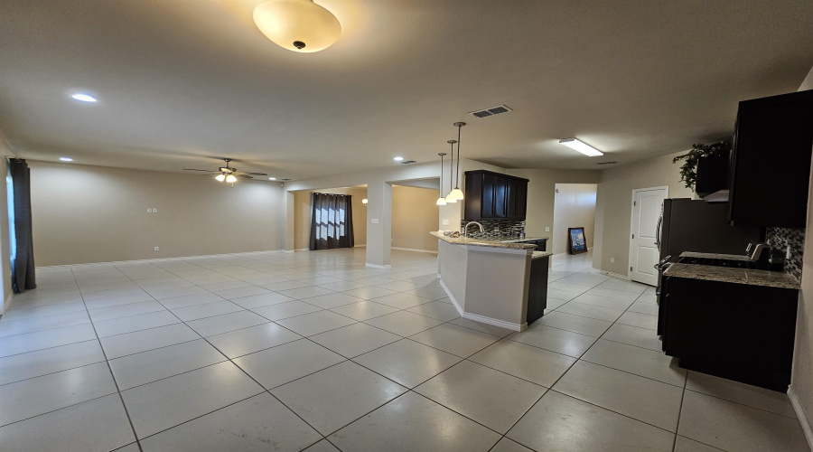 218 John Irving Dr., Laredo, Texas 78041, 3 Bedrooms Bedrooms, 6 Rooms Rooms,2 BathroomsBathrooms,Residential,For Rent,218 John Irving Dr.,20262239