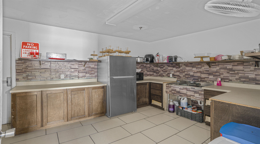 2311 Saturn Dr, Laredo, Texas 78041, 1 Room Rooms,4 BathroomsBathrooms,Commercial retail/office,For Rent,2311 Saturn Dr,20262250