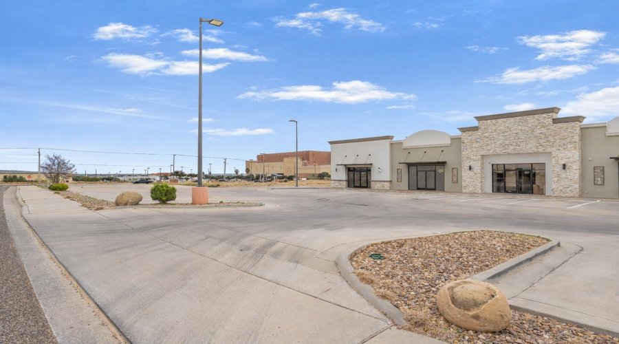 2311 Saturn Dr, Laredo, Texas 78041, 1 Room Rooms,4 BathroomsBathrooms,Commercial retail/office,For Rent,2311 Saturn Dr,20262250