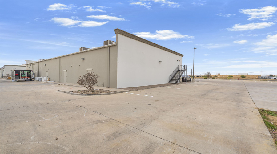 2311 Saturn Dr, Laredo, Texas 78041, 1 Room Rooms,4 BathroomsBathrooms,Commercial retail/office,For Rent,2311 Saturn Dr,20262250