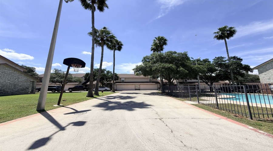 8801 McPherson Rd, Laredo, Texas 78045, 3 Bedrooms Bedrooms, 3 Rooms Rooms,2 BathroomsBathrooms,Residential,For Sale,8801 McPherson Rd,20262243
