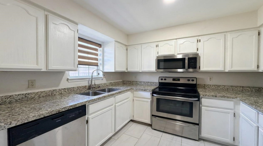 8801 McPherson Rd, Laredo, Texas 78045, 3 Bedrooms Bedrooms, 3 Rooms Rooms,2 BathroomsBathrooms,Residential,For Sale,8801 McPherson Rd,20262243
