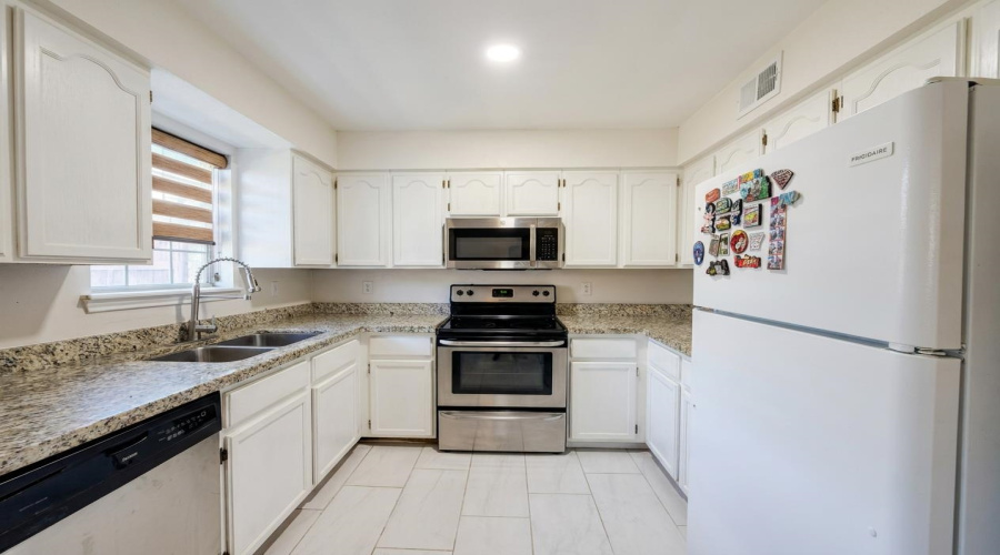 8801 McPherson Rd, Laredo, Texas 78045, 3 Bedrooms Bedrooms, 3 Rooms Rooms,2 BathroomsBathrooms,Residential,For Sale,8801 McPherson Rd,20262243