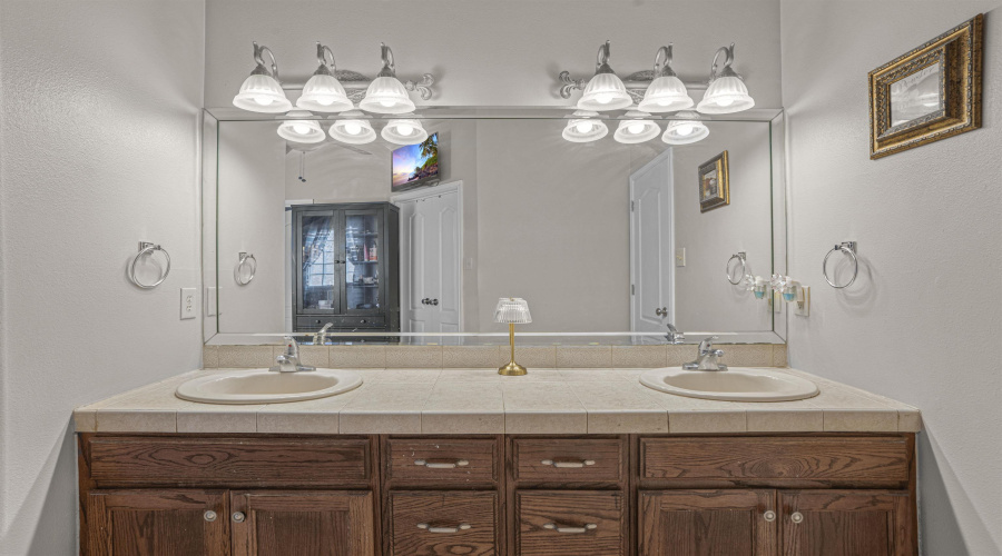 3132 Dos Reales Lp, Laredo, Texas 78045, 3 Bedrooms Bedrooms, 6 Rooms Rooms,2 BathroomsBathrooms,Residential,For Sale,3132 Dos Reales Lp,20262245