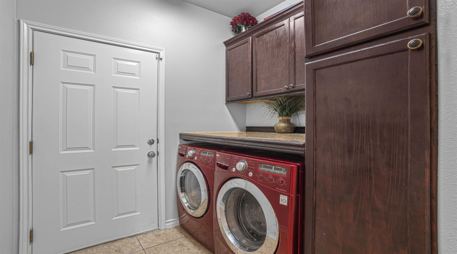 3132 Dos Reales Lp, Laredo, Texas 78045, 3 Bedrooms Bedrooms, 6 Rooms Rooms,2 BathroomsBathrooms,Residential,For Sale,3132 Dos Reales Lp,20262245