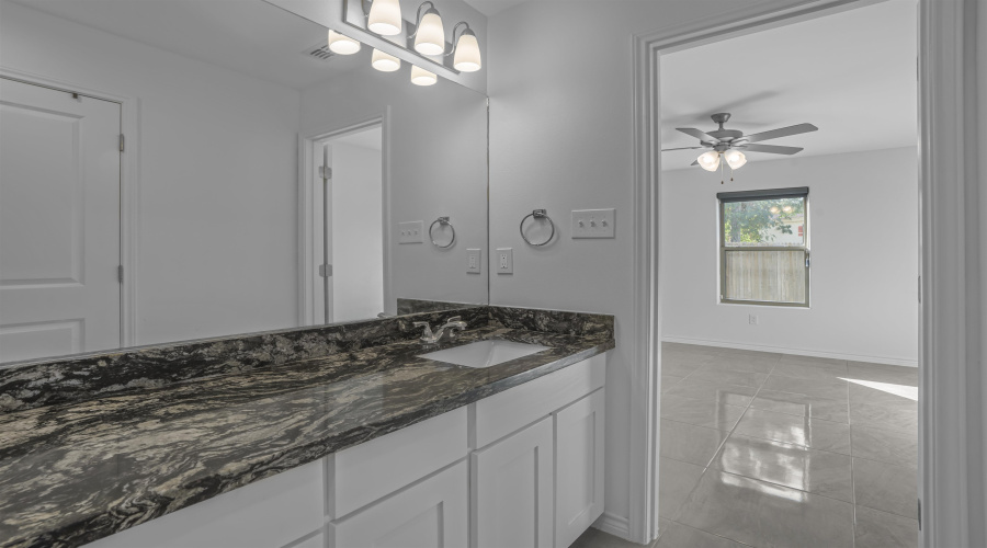 5428 Encanto Dr., Laredo, Texas 78046-5283, 4 Bedrooms Bedrooms, 6 Rooms Rooms,2 BathroomsBathrooms,Residential,For Sale,5428 Encanto Dr.,20262247