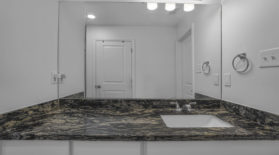 5428 Encanto Dr., Laredo, Texas 78046-5283, 4 Bedrooms Bedrooms, 6 Rooms Rooms,2 BathroomsBathrooms,Residential,For Sale,5428 Encanto Dr.,20262247