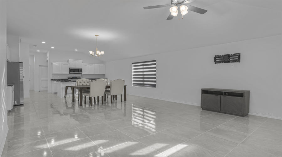 5428 Encanto Dr., Laredo, Texas 78046-5283, 4 Bedrooms Bedrooms, 6 Rooms Rooms,2 BathroomsBathrooms,Residential,For Sale,5428 Encanto Dr.,20262247