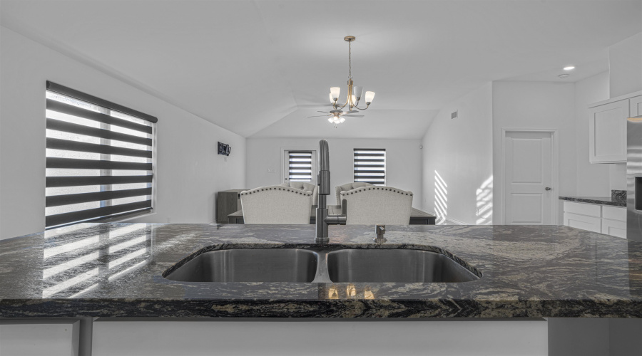 5428 Encanto Dr., Laredo, Texas 78046-5283, 4 Bedrooms Bedrooms, 6 Rooms Rooms,2 BathroomsBathrooms,Residential,For Sale,5428 Encanto Dr.,20262247