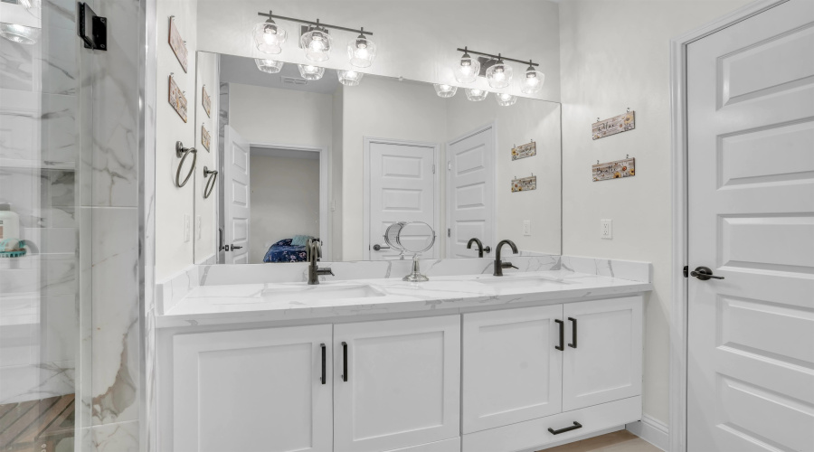 715 Journey Loop, Laredo, Texas 78045, 3 Bedrooms Bedrooms, 5 Rooms Rooms,2 BathroomsBathrooms,Residential,For Sale,715 Journey Loop,20262248