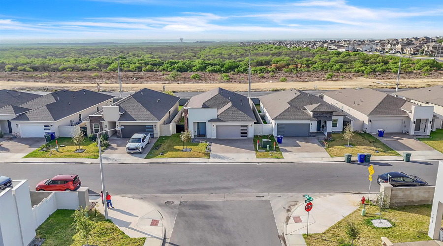 715 Journey Loop, Laredo, Texas 78045, 3 Bedrooms Bedrooms, 5 Rooms Rooms,2 BathroomsBathrooms,Residential,For Sale,715 Journey Loop,20262248