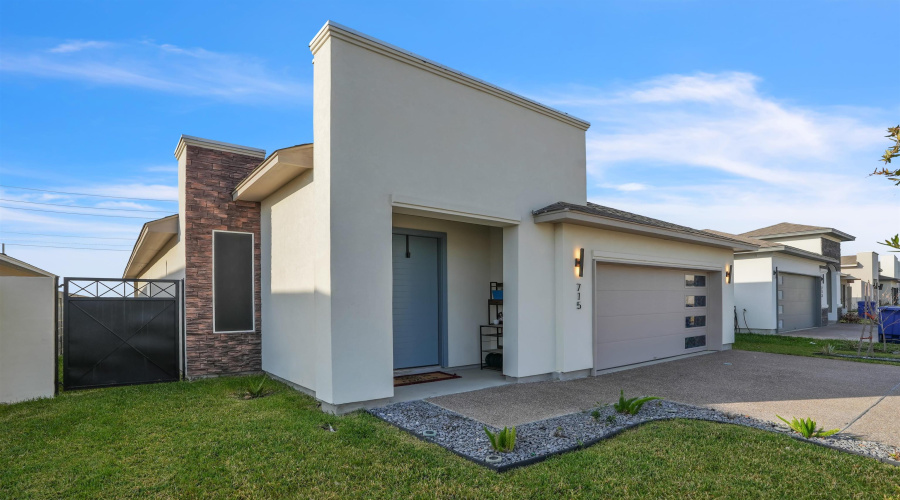 715 Journey Loop, Laredo, Texas 78045, 3 Bedrooms Bedrooms, 5 Rooms Rooms,2 BathroomsBathrooms,Residential,For Sale,715 Journey Loop,20262248