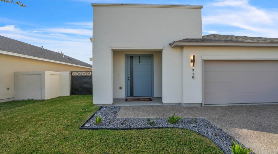 715 Journey Loop, Laredo, Texas 78045, 3 Bedrooms Bedrooms, 5 Rooms Rooms,2 BathroomsBathrooms,Residential,For Sale,715 Journey Loop,20262248