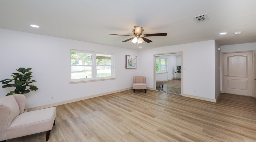 2318 Locust St, LAREDO, Texas 78040, 4 Bedrooms Bedrooms, 6 Rooms Rooms,3 BathroomsBathrooms,Residential,For Sale,2318 Locust St,20262251