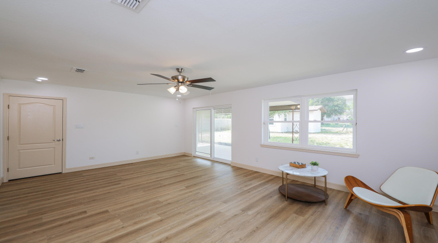 2318 Locust St, LAREDO, Texas 78040, 4 Bedrooms Bedrooms, 6 Rooms Rooms,3 BathroomsBathrooms,Residential,For Sale,2318 Locust St,20262251