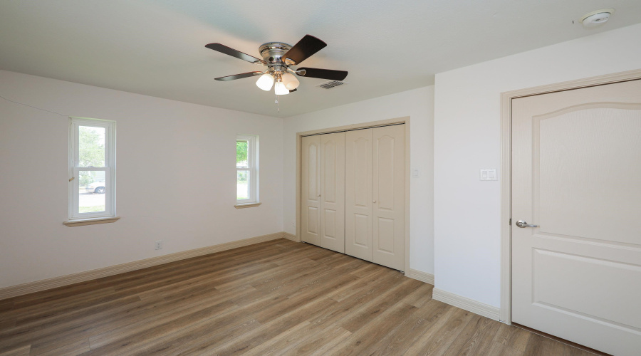 2318 Locust St, LAREDO, Texas 78040, 4 Bedrooms Bedrooms, 6 Rooms Rooms,3 BathroomsBathrooms,Residential,For Sale,2318 Locust St,20262251