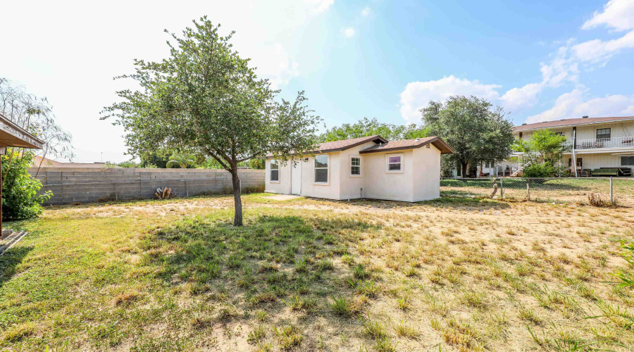 2318 Locust St, LAREDO, Texas 78040, 4 Bedrooms Bedrooms, 6 Rooms Rooms,3 BathroomsBathrooms,Residential,For Sale,2318 Locust St,20262251