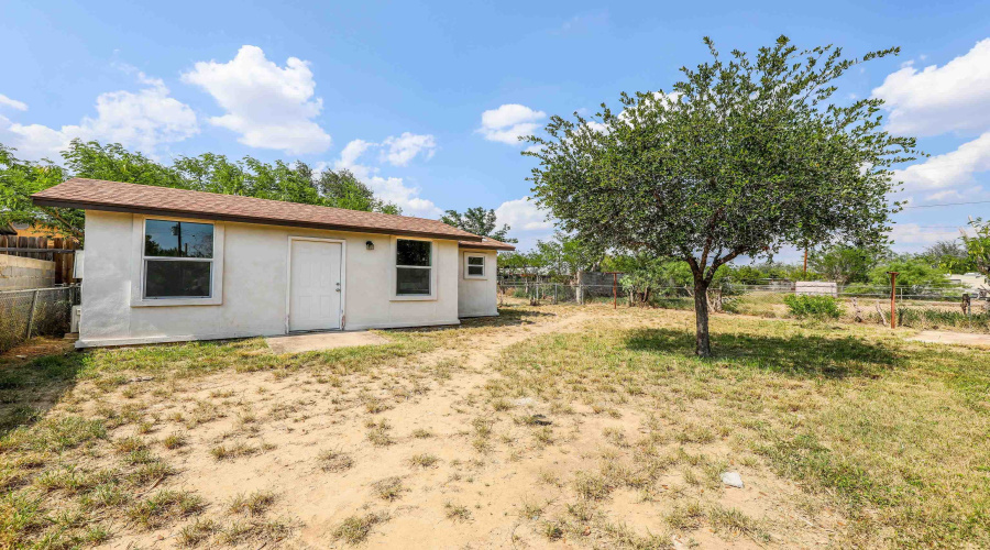 2318 Locust St, LAREDO, Texas 78040, 4 Bedrooms Bedrooms, 6 Rooms Rooms,3 BathroomsBathrooms,Residential,For Sale,2318 Locust St,20262251