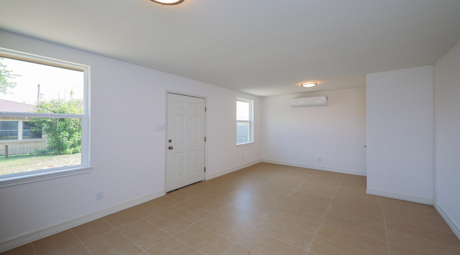 2318 Locust St, LAREDO, Texas 78040, 4 Bedrooms Bedrooms, 6 Rooms Rooms,3 BathroomsBathrooms,Residential,For Sale,2318 Locust St,20262251