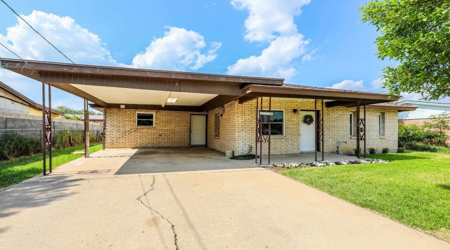 2318 Locust St, LAREDO, Texas 78040, 4 Bedrooms Bedrooms, 6 Rooms Rooms,3 BathroomsBathrooms,Residential,For Sale,2318 Locust St,20262251