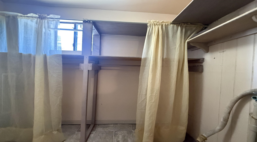 2414 Sanders Ave, Laredo, Texas 78043, 2 Bedrooms Bedrooms, 5 Rooms Rooms,1 BathroomBathrooms,Residential,For Rent,2414 Sanders Ave,20262252