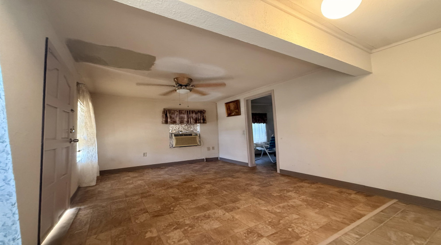 2414 Sanders Ave, Laredo, Texas 78043, 2 Bedrooms Bedrooms, 5 Rooms Rooms,1 BathroomBathrooms,Residential,For Rent,2414 Sanders Ave,20262252
